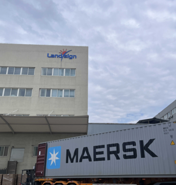 Skoré ranné nakladanie a odosielanie kontajnerov začína v Landsign